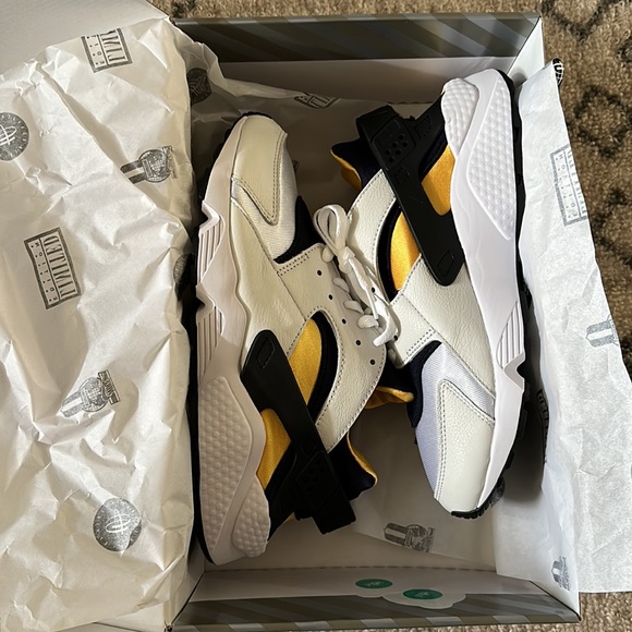Limited Edition Nike Air Huarache 10 but more like a 9.5